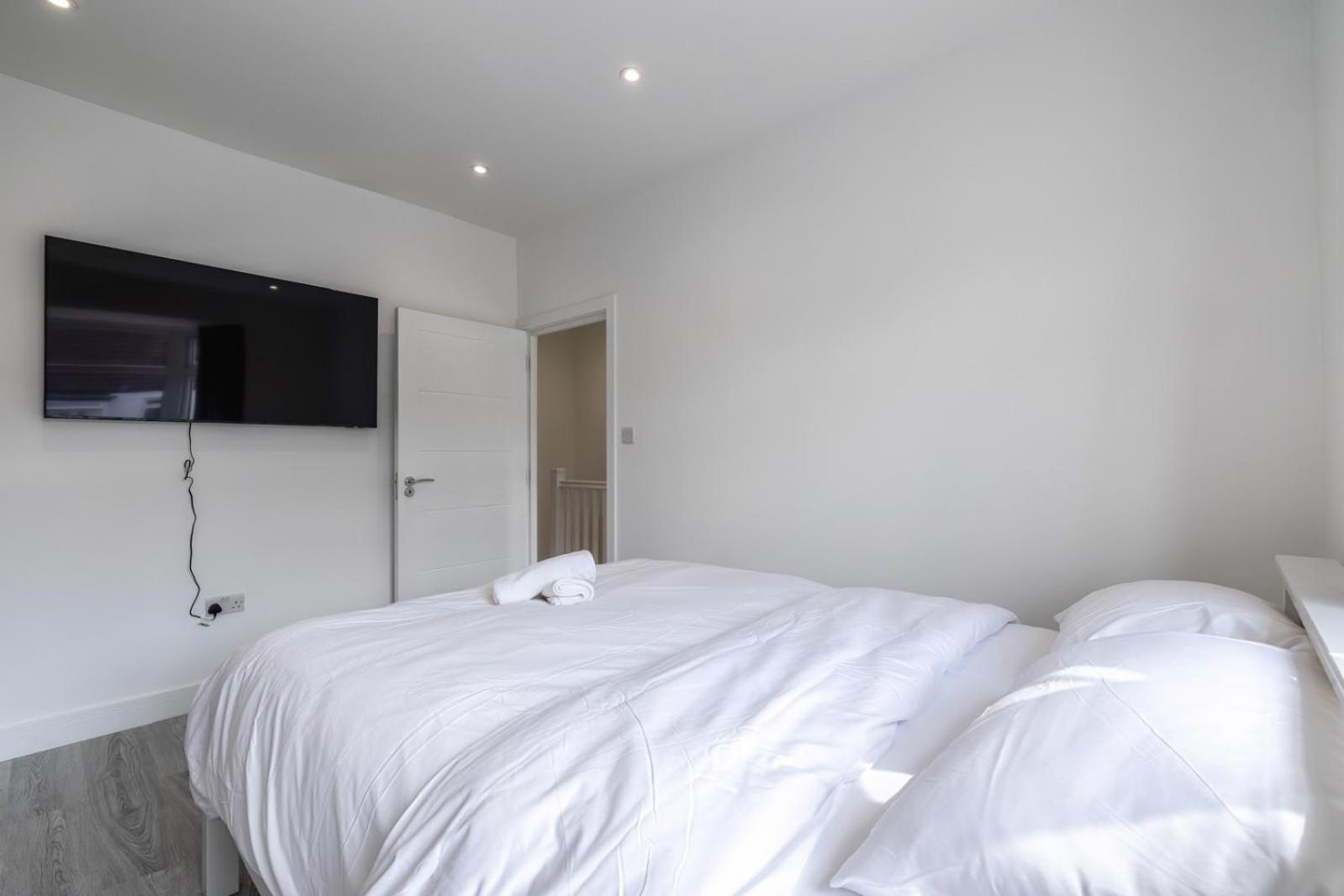 Modern Home With Driveway Parking For 2 Vehicles, Near Tottenham Hotspur Stadium, White Hart Lane Train Station London Exteriör bild