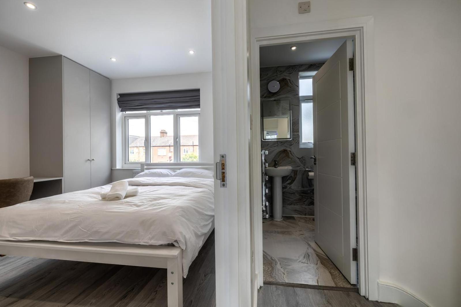 Modern Home With Driveway Parking For 2 Vehicles, Near Tottenham Hotspur Stadium, White Hart Lane Train Station London Exteriör bild