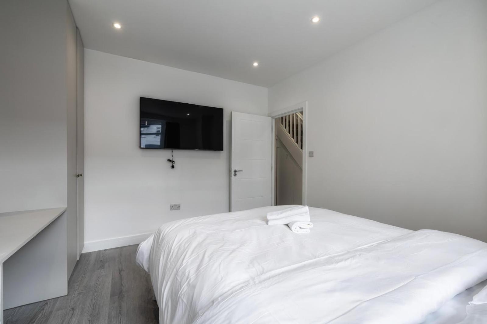 Modern Home With Driveway Parking For 2 Vehicles, Near Tottenham Hotspur Stadium, White Hart Lane Train Station London Exteriör bild