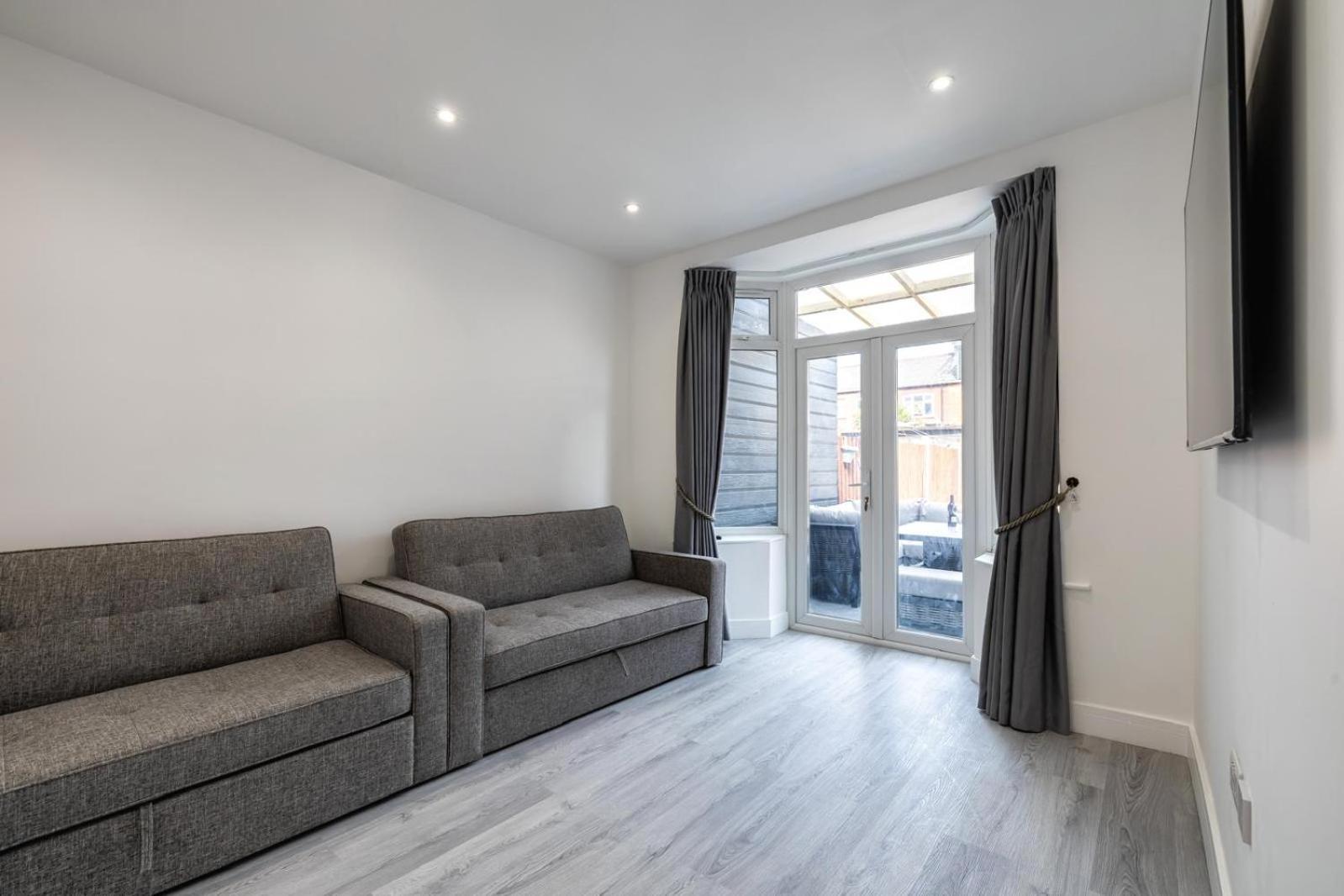 Modern Home With Driveway Parking For 2 Vehicles, Near Tottenham Hotspur Stadium, White Hart Lane Train Station London Exteriör bild
