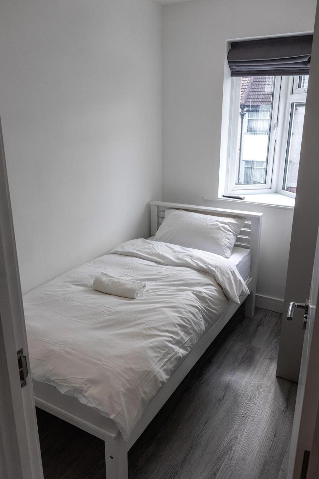 Modern Home With Driveway Parking For 2 Vehicles, Near Tottenham Hotspur Stadium, White Hart Lane Train Station London Exteriör bild
